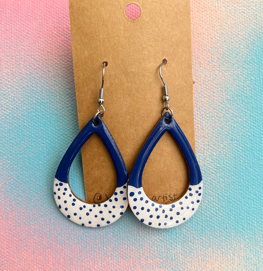 Polka dot open teardrop earrings